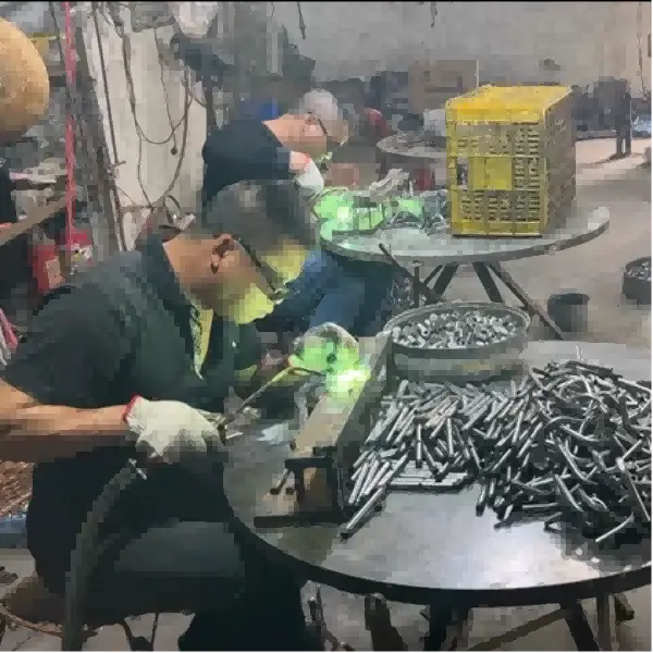 Zehaztasuna kurba guztietan: argiztapen artisau sendoak metalezko hodi iraunkorrak argiztapen bezero globaletarako